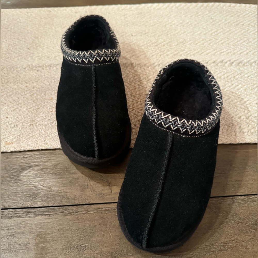 𝑼𝒈𝒈 𝑻𝒂𝒔𝒎𝒂𝒏 𝑺𝒍𝒊𝒑𝒑𝒆𝒓𝒔
